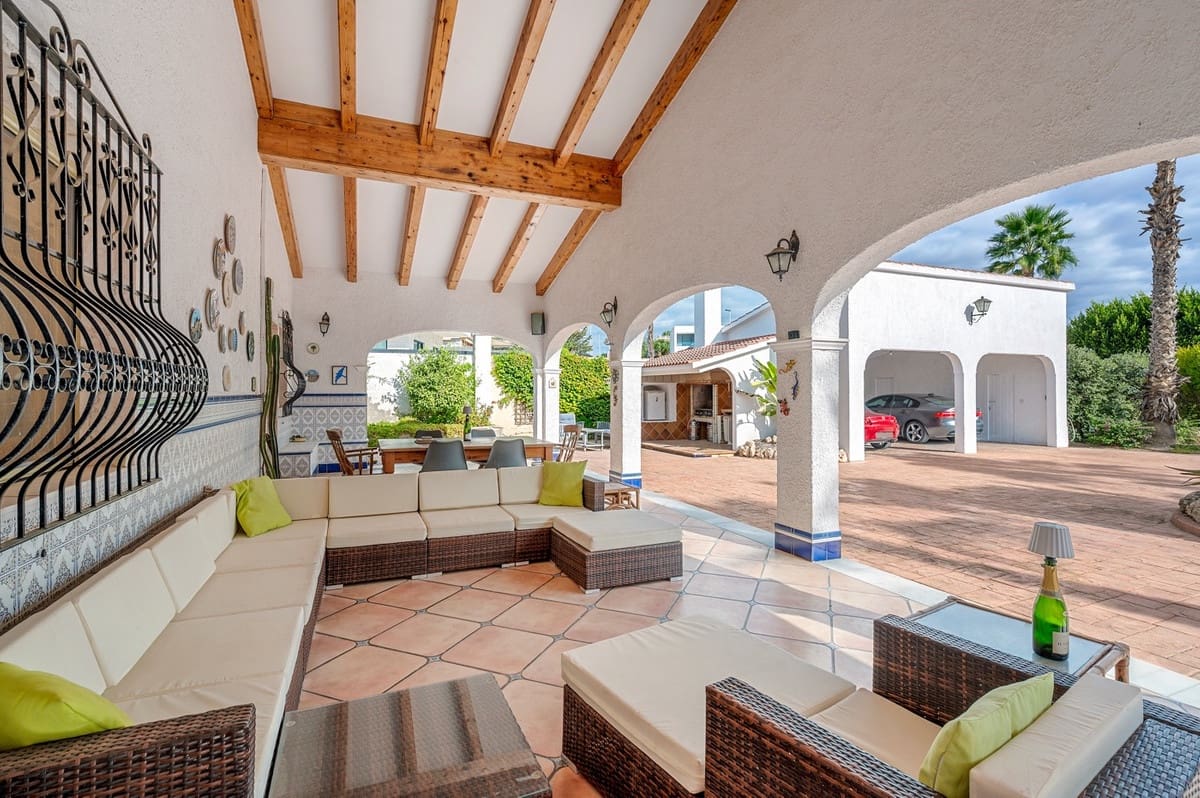 6 bedroom Villa for sale in Elche / Elx - € 560,000 (Ref: 9363965)