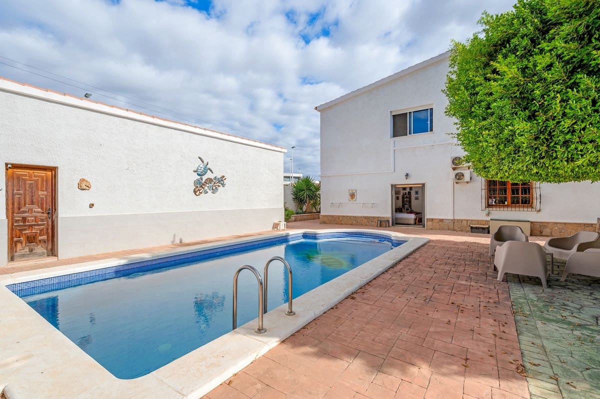 6 bedroom Villa for sale in Elche / Elx - € 560,000 (Ref: 9363965)