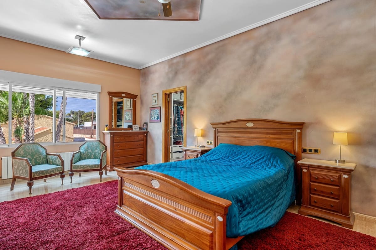 6 bedroom Villa for sale in Elche / Elx - € 560,000 (Ref: 9363965)