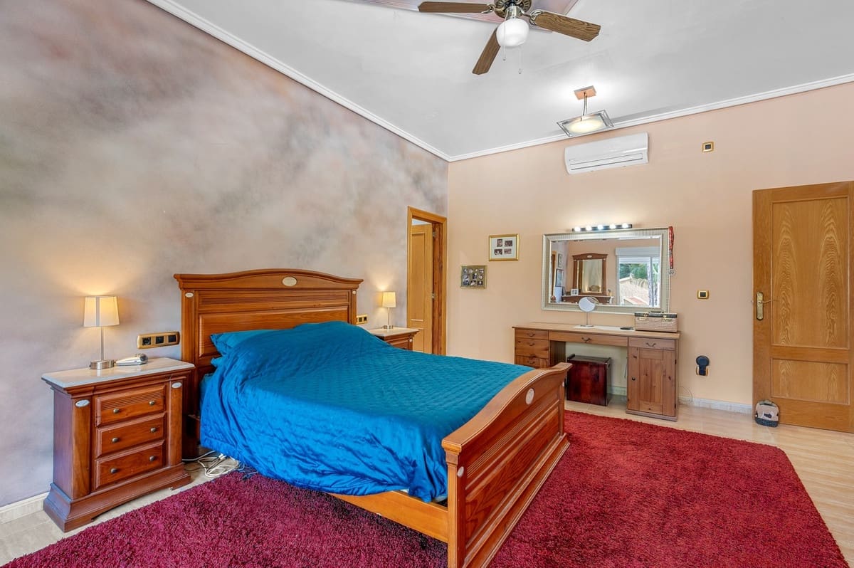 6 bedroom Villa for sale in Elche / Elx - € 560,000 (Ref: 9363965)