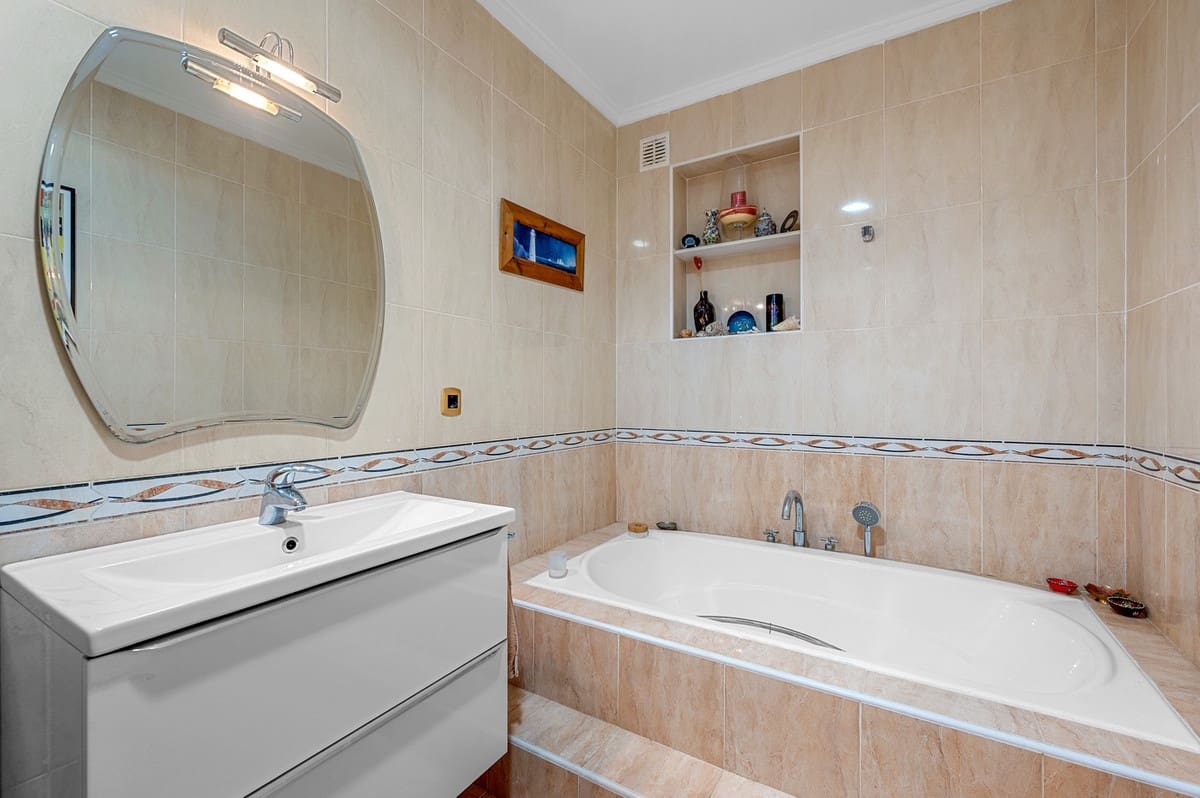 6 bedroom Villa for sale in Elche / Elx - € 560,000 (Ref: 9363965)