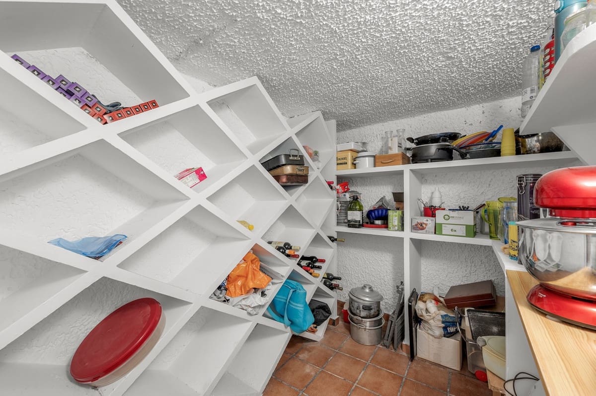 6 bedroom Villa for sale in Elche / Elx - € 560,000 (Ref: 9363965)