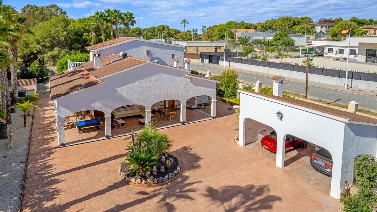 6 bedroom Villa for sale in Elche / Elx - € 560,000 (Ref: 9363965)