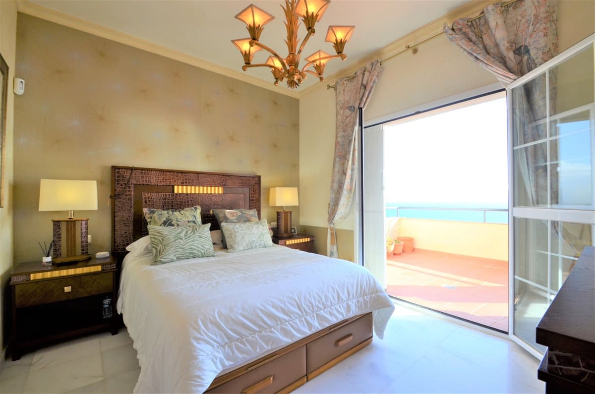 3 bedroom Apartment for sale in La Duquesa / Puerto de la Duquesa - € 533,000 (Ref: 9363968)