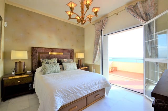 3 bedroom Apartment for sale in La Duquesa / Puerto de la Duquesa, Manilva - € 533,000 (Ref: 9363968)