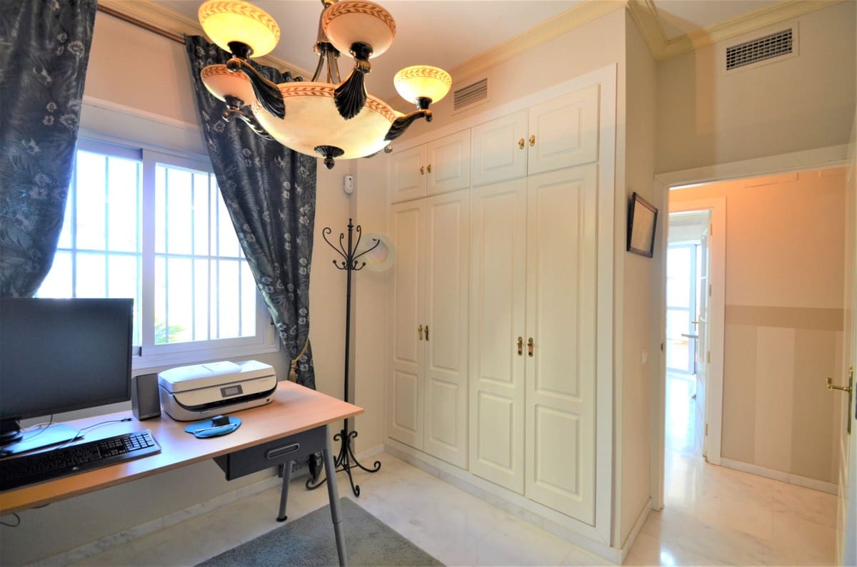 3 bedroom Apartment for sale in La Duquesa / Puerto de la Duquesa - € 533,000 (Ref: 9363968)