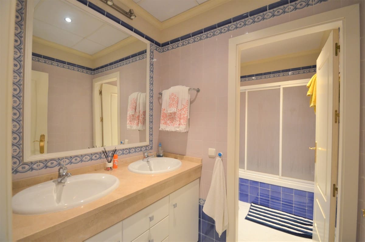 3 bedroom Apartment for sale in La Duquesa / Puerto de la Duquesa - € 533,000 (Ref: 9363968)