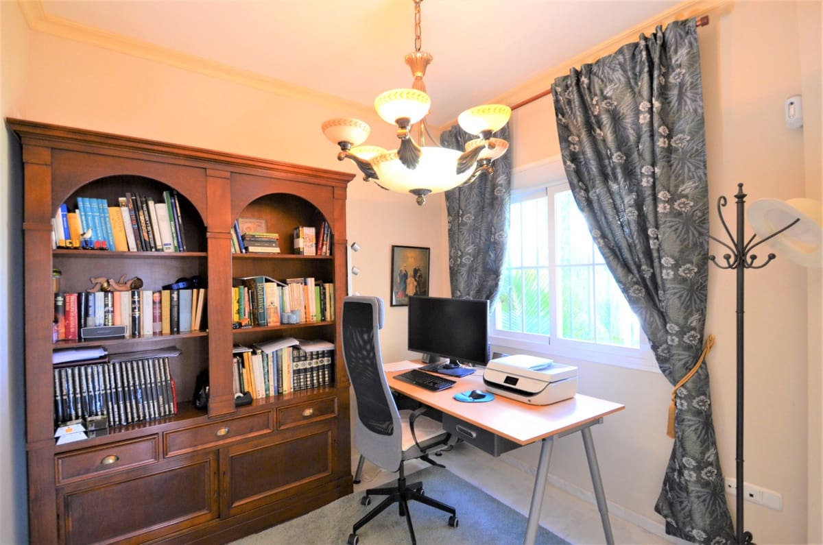 3 bedroom Apartment for sale in La Duquesa / Puerto de la Duquesa - € 533,000 (Ref: 9363968)