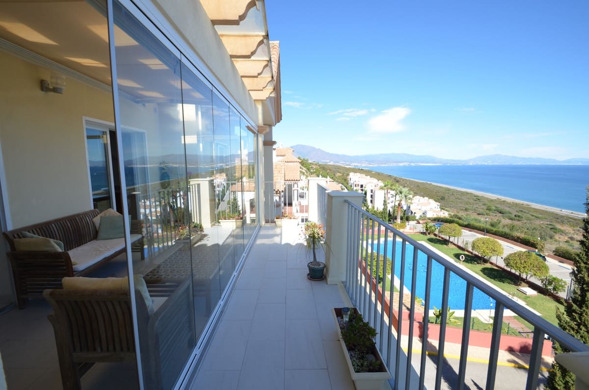 3 bedroom Penthouse for sale in La Duquesa / Puerto de la Duquesa - € 799,000 (Ref: 9363975)