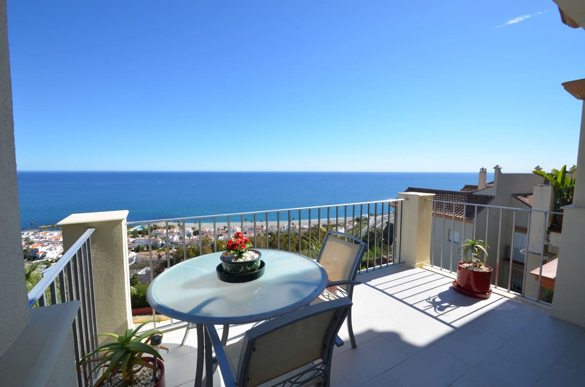 3 bedroom Penthouse for sale in La Duquesa / Puerto de la Duquesa - € 799,000 (Ref: 9363975)