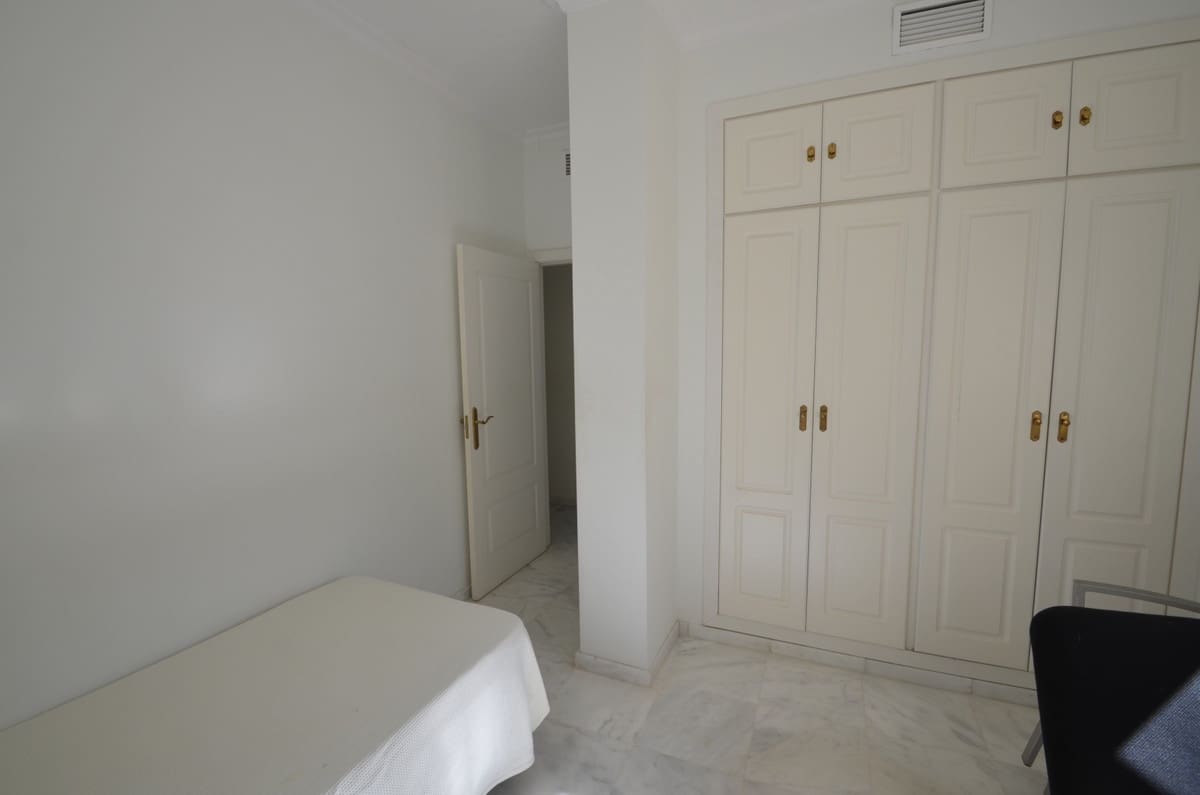 3 bedroom Penthouse for sale in La Duquesa / Puerto de la Duquesa - € 799,000 (Ref: 9363975)