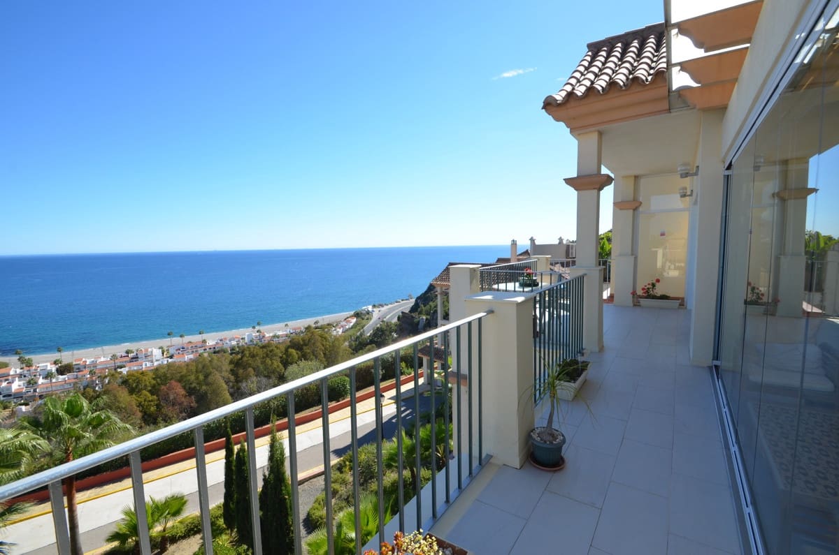 3 bedroom Penthouse for sale in La Duquesa / Puerto de la Duquesa - € 799,000 (Ref: 9363975)