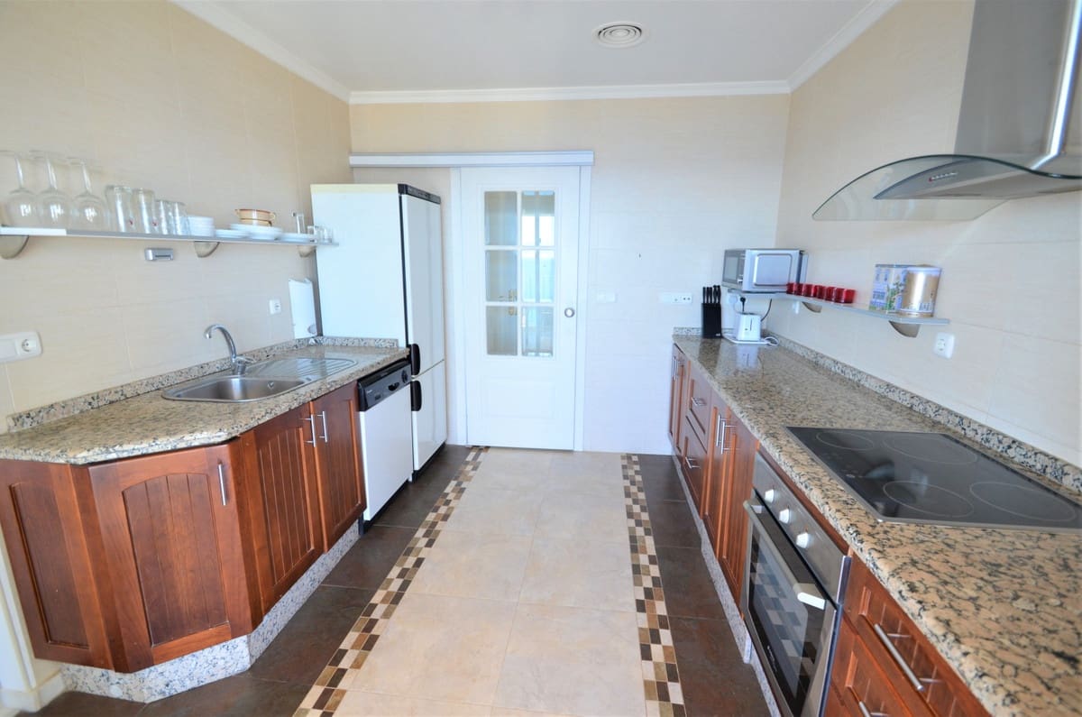 3 soveværelse Penthouse til salg i La Duquesa / Puerto de la Duquesa - € 799.000 (Ref: 9363975)