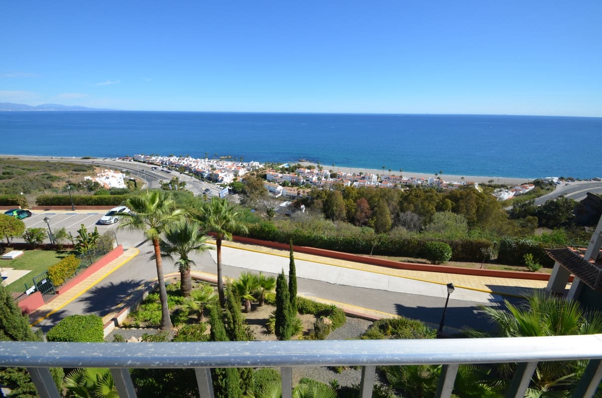 3 soveværelse Penthouse til salg i La Duquesa / Puerto de la Duquesa - € 799.000 (Ref: 9363975)