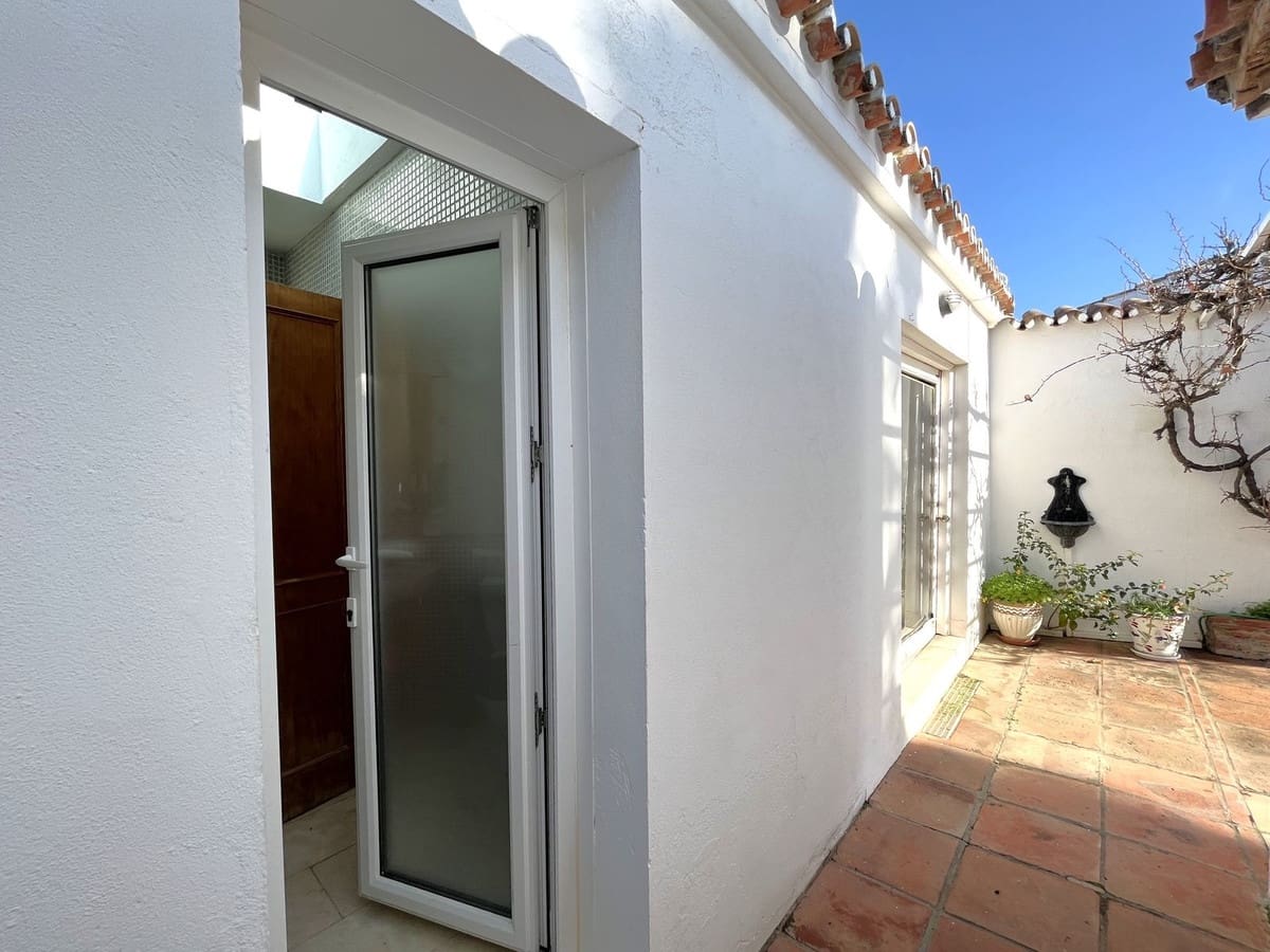 5 makuuhuone Huvila myytävänä paikassa Estepona - 1 295 000 € (Ref: 9363978)