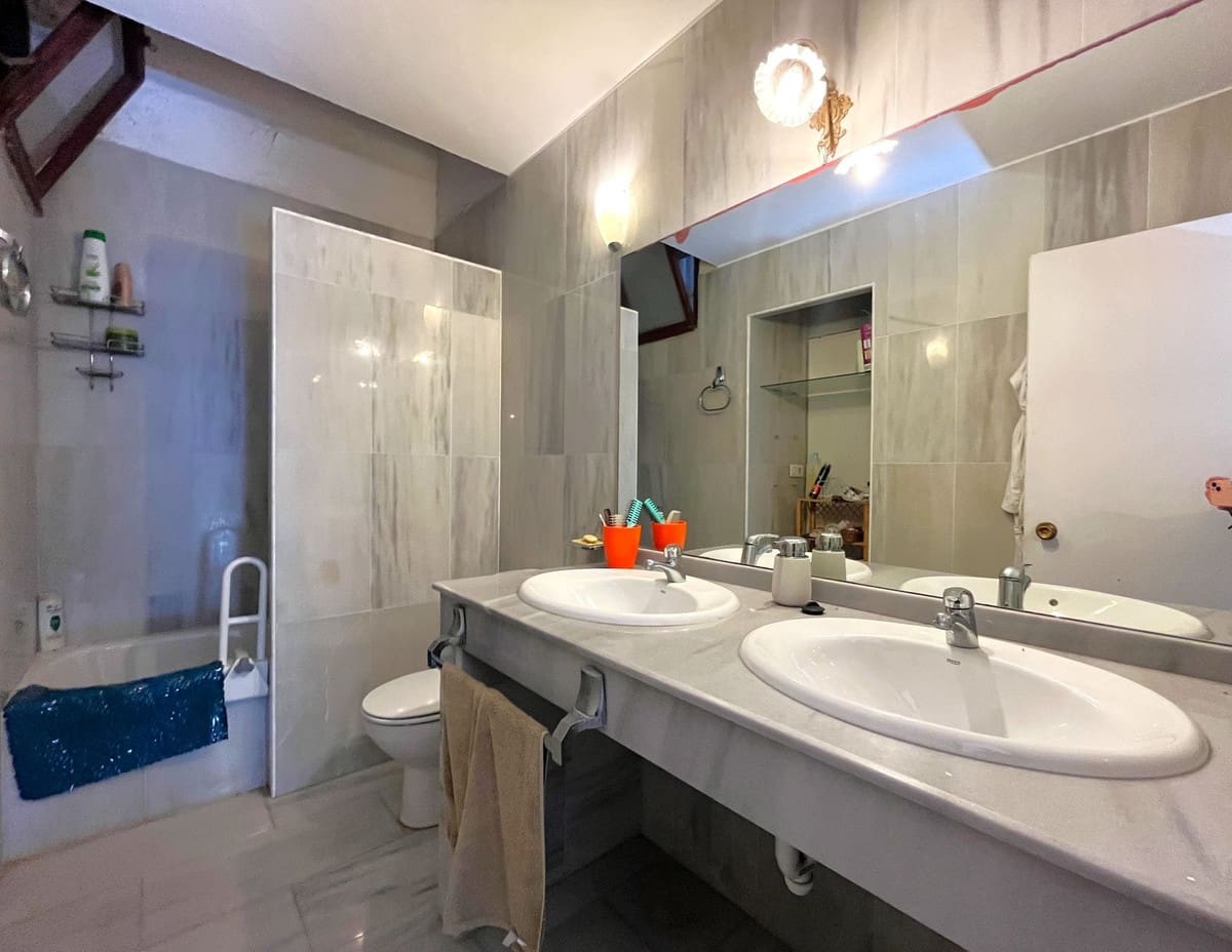 5 makuuhuone Huvila myytävänä paikassa Estepona - 1 295 000 € (Ref: 9363978)