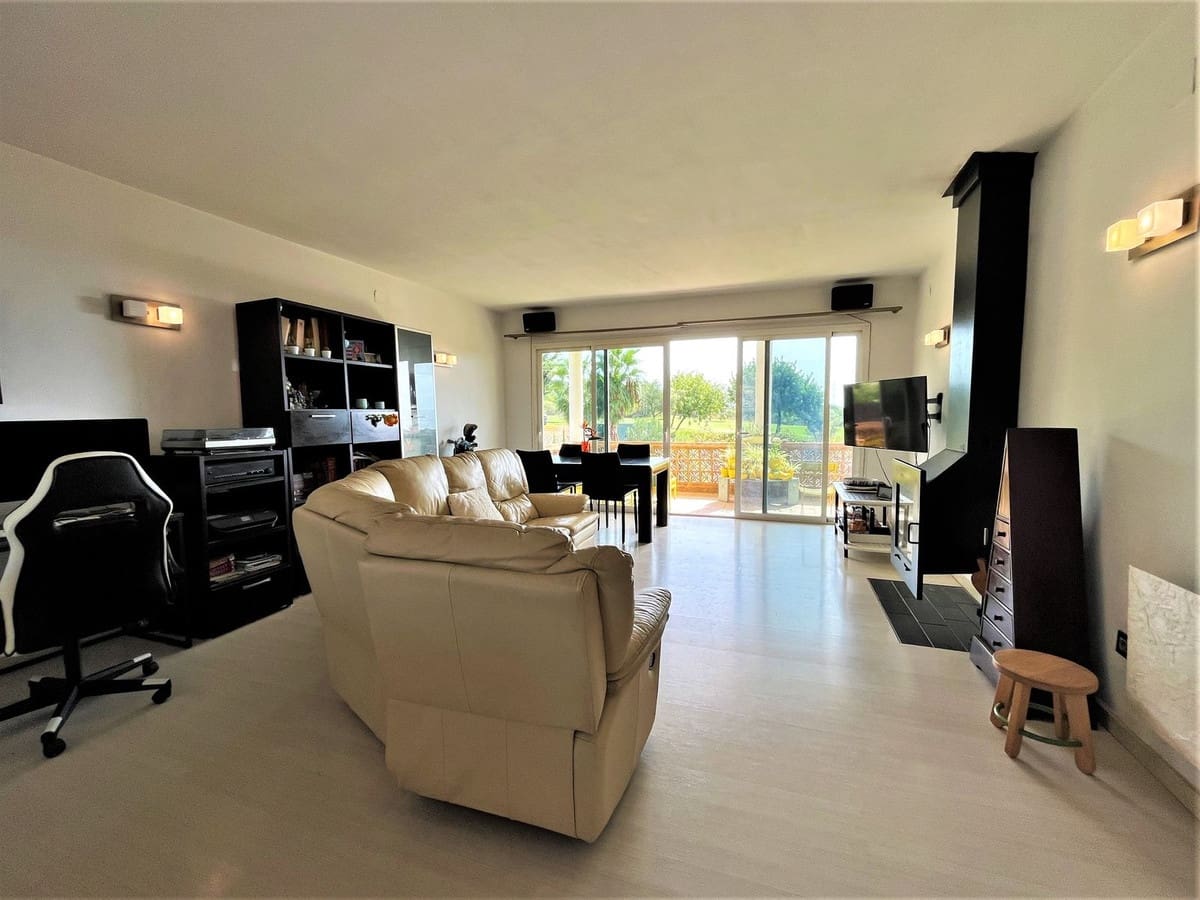 Chalet de 3 habitaciones en Estepona en venta - 795.000 € (Ref: 9363982)