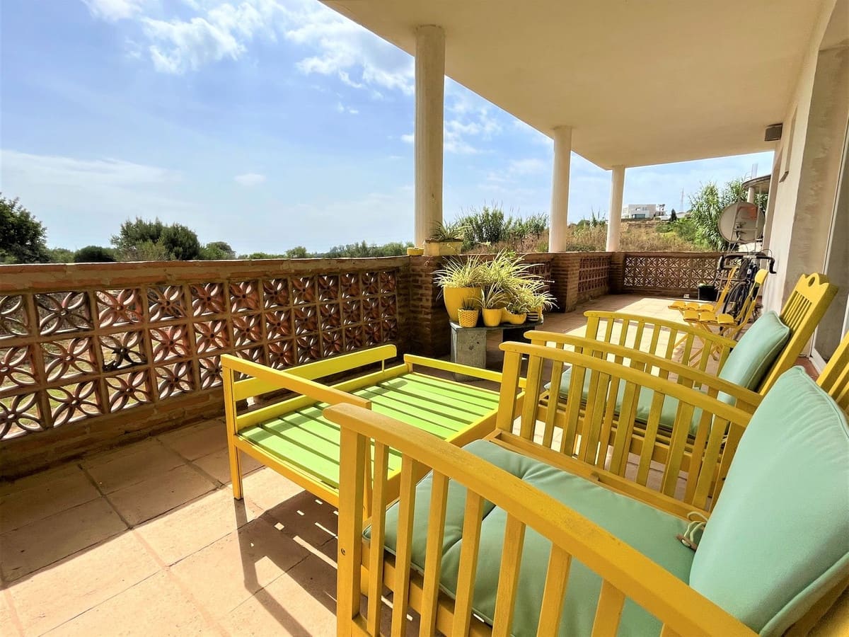 Chalet de 3 habitaciones en Estepona en venta - 795.000 € (Ref: 9363982)