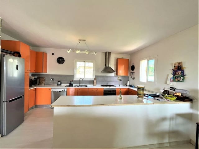 3 sovrum Villa till salu i Parque Central, Estepona - 795 000 € (Ref: 9363982)