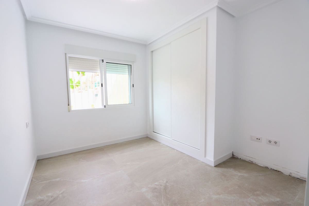 2 bedroom Apartment for sale in Pilar de la Horadada - € 225,000 (Ref: 9363986)