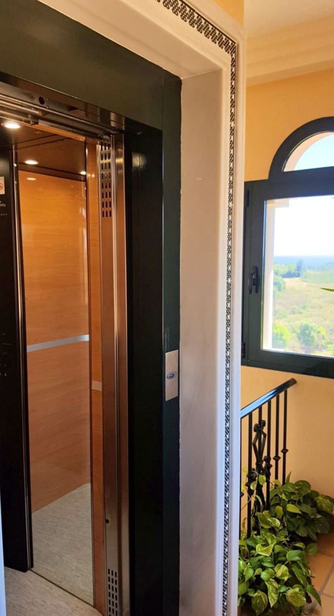 Chalet de 5 habitaciones en Estepona en venta - 2.300.000 € (Ref: 9363988)