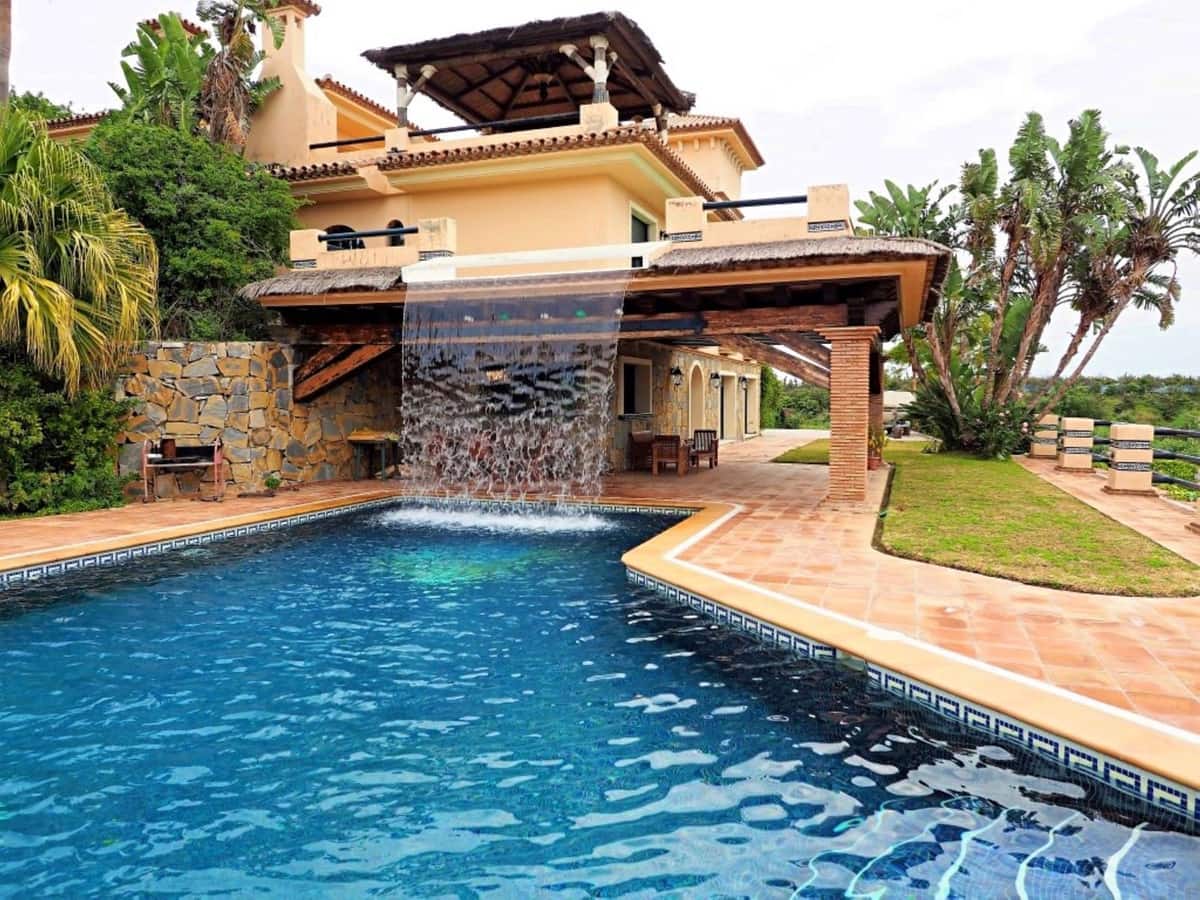 Chalet de 5 habitaciones en Estepona en venta - 2.300.000 € (Ref: 9363988)