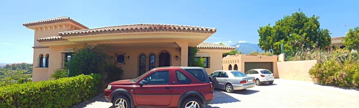 Chalet de 5 habitaciones en Estepona en venta - 2.300.000 € (Ref: 9363988)