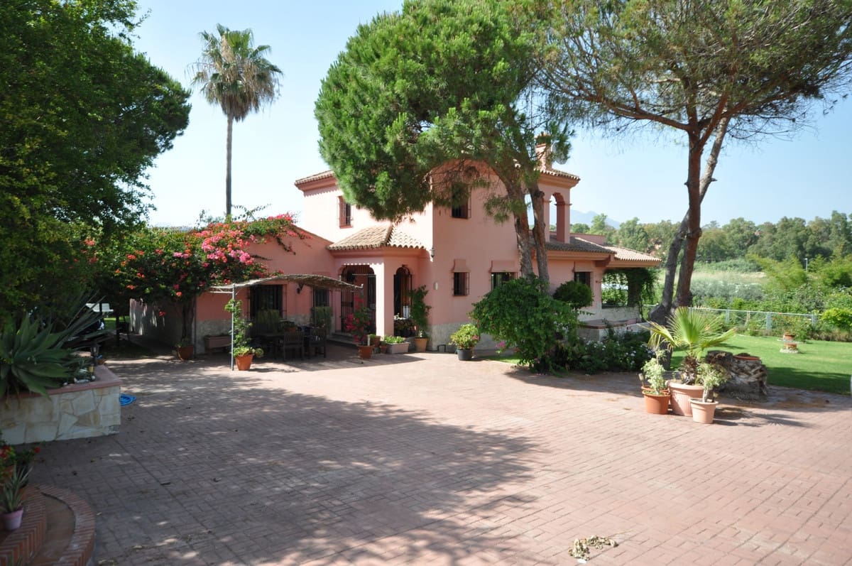 4 bedroom Finca/Country House for sale in Bahia de Casares - € 1,350,000 (Ref: 9363996)