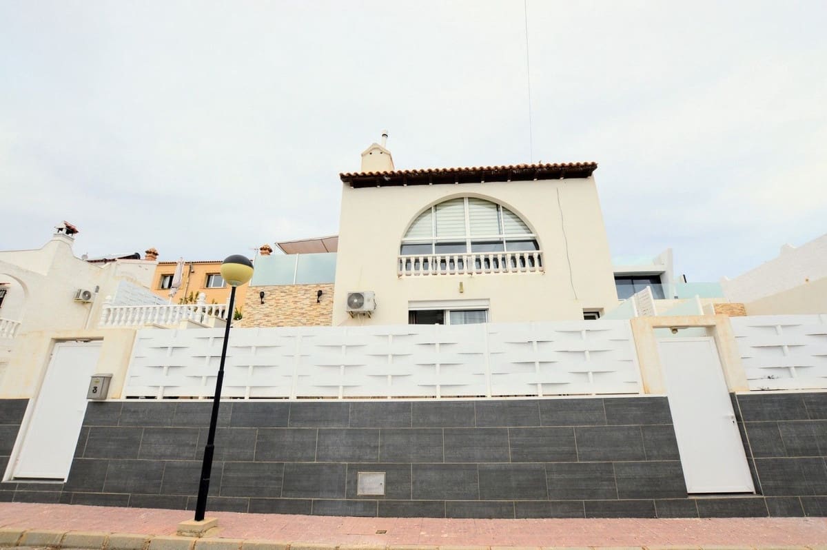 Chalet de 5 habitaciones en Villamartin en venta - 485.000 € (Ref: 9364001)