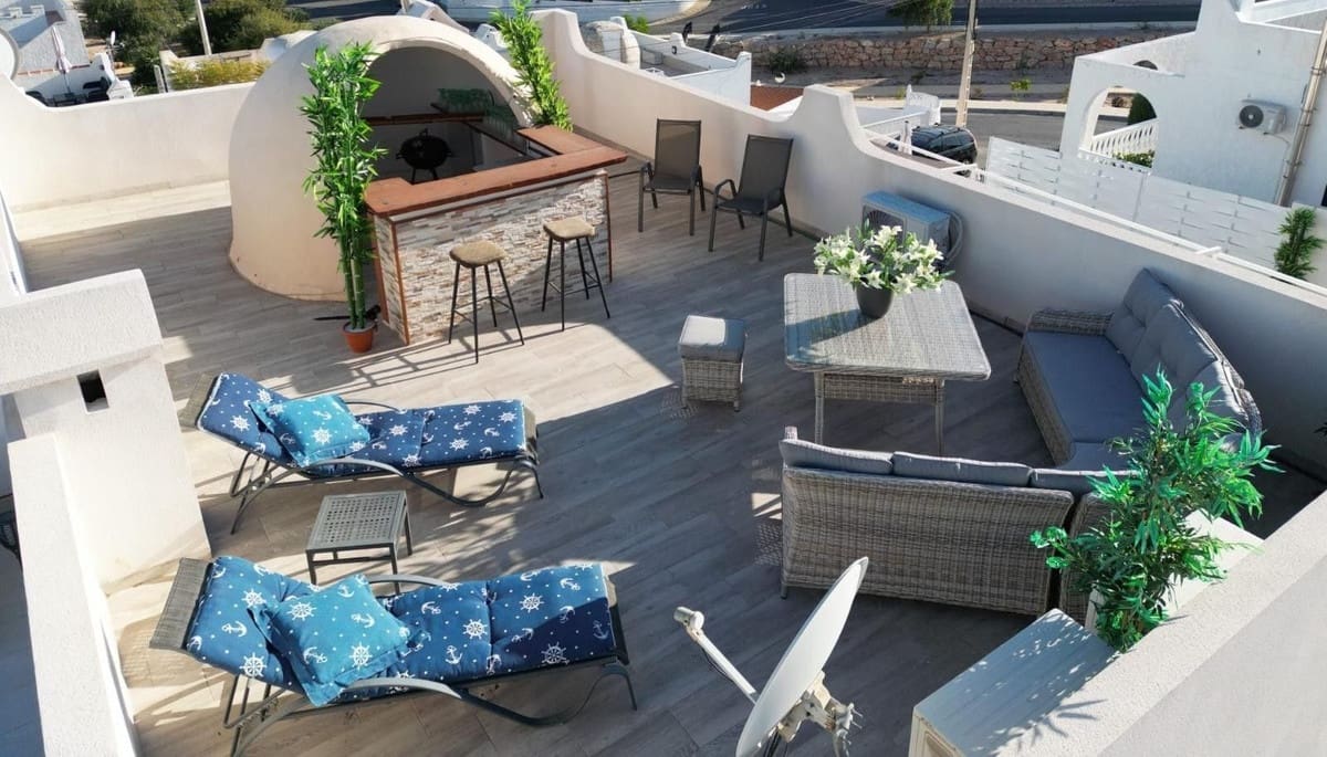 Chalet de 5 habitaciones en Villamartin en venta - 485.000 € (Ref: 9364001)