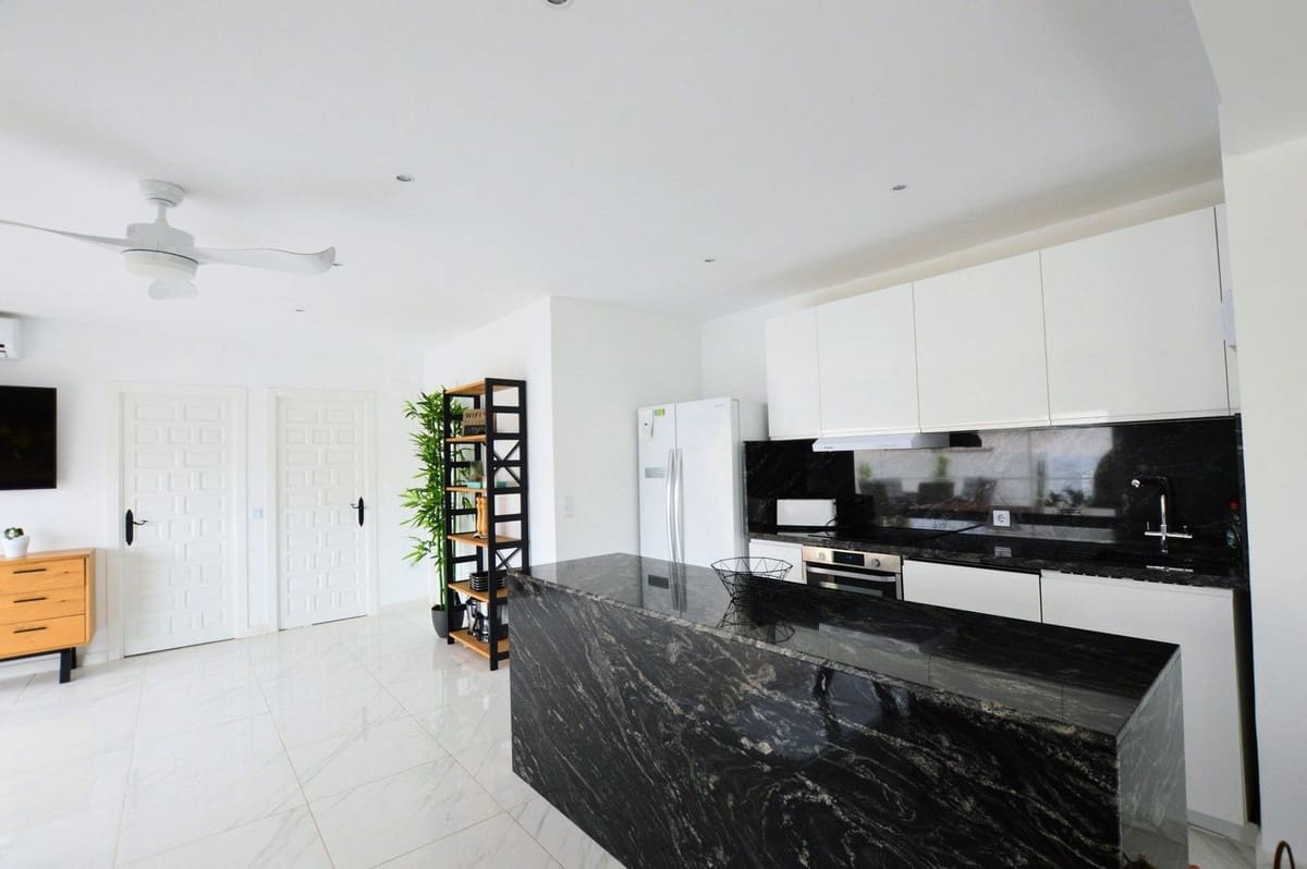 5 bedroom Villa for sale in Villamartin - € 485,000 (Ref: 9364001)