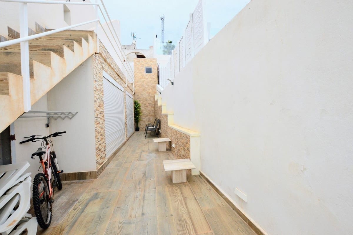 5 bedroom Villa for sale in Villamartin - € 485,000 (Ref: 9364001)