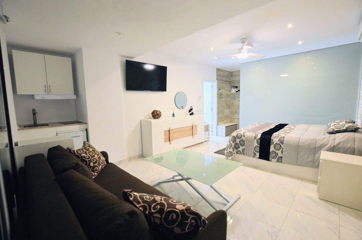 5 bedroom Villa for sale in Villamartin - € 485,000 (Ref: 9364001)