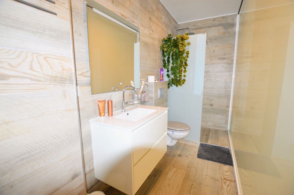 5 bedroom Villa for sale in Villamartin - € 485,000 (Ref: 9364001)