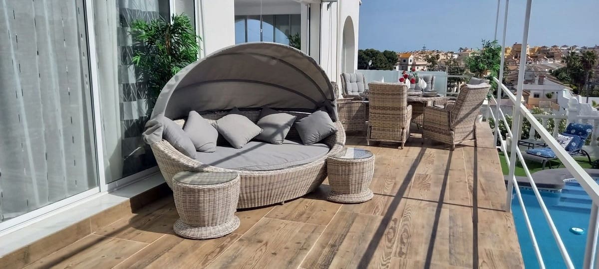 5 bedroom Villa for sale in Villamartin - € 485,000 (Ref: 9364001)