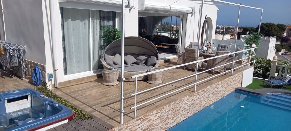 5 bedroom Villa for sale in Villamartin - € 485,000 (Ref: 9364001)