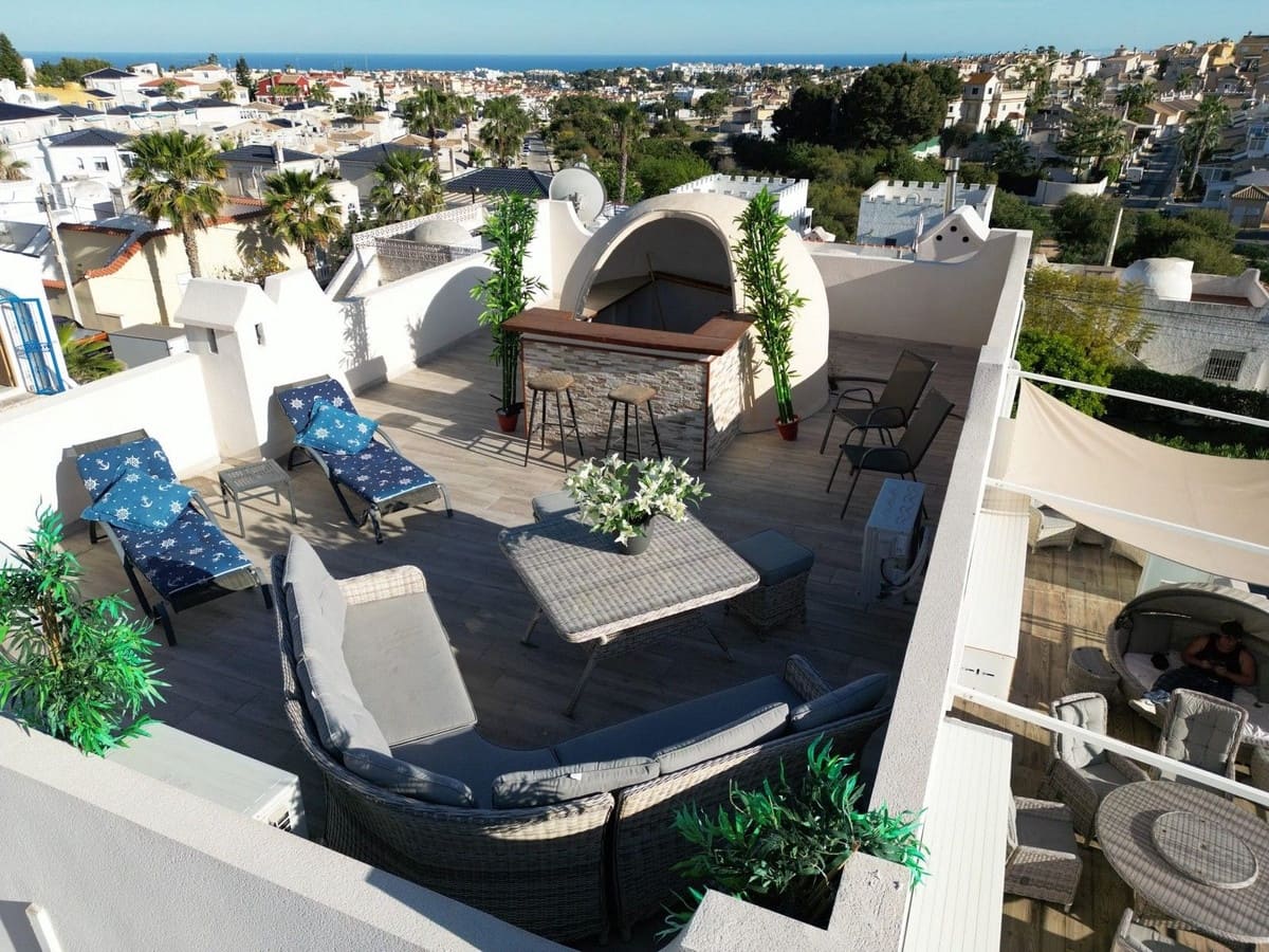 5 bedroom Villa for sale in Villamartin - € 485,000 (Ref: 9364001)