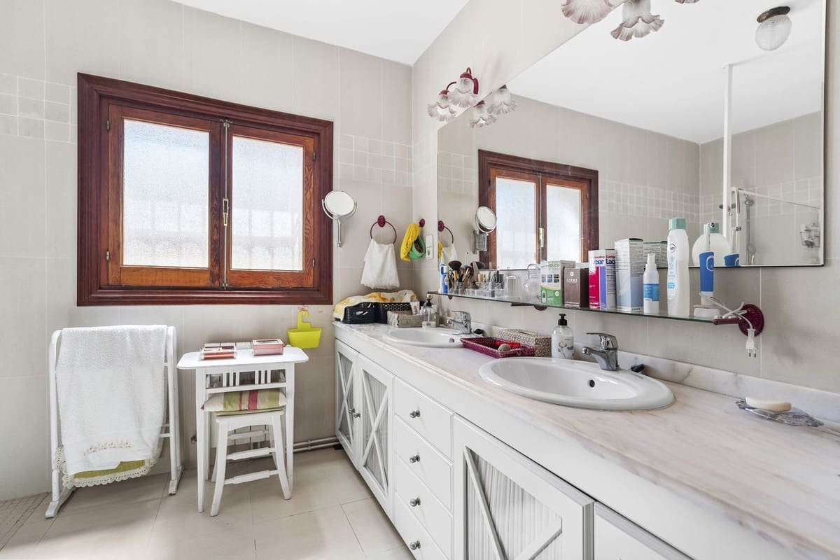 8 bedroom Villa for sale in Malaga city - € 1,650,000 (Ref: 9364006)