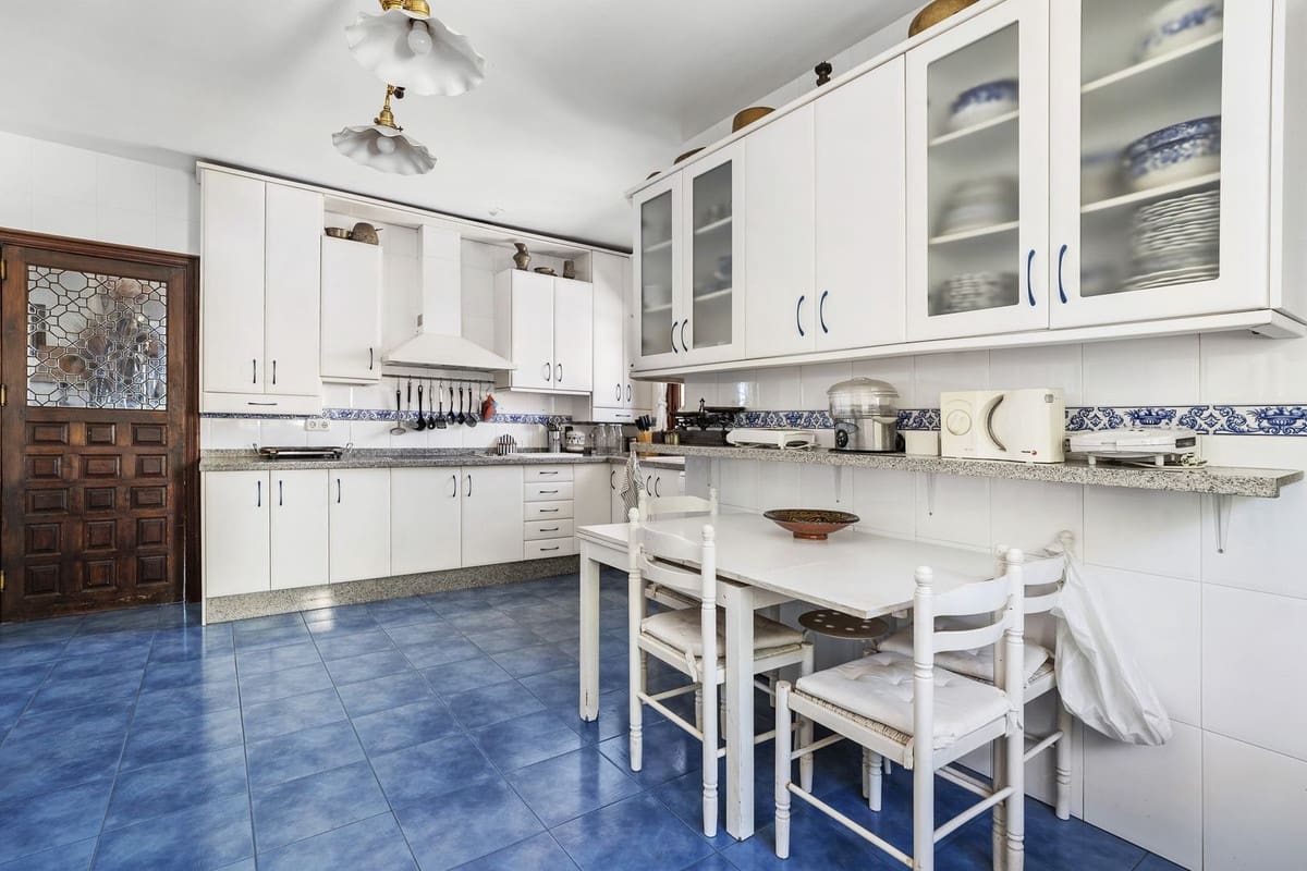 8 bedroom Villa for sale in Malaga city - € 1,650,000 (Ref: 9364006)