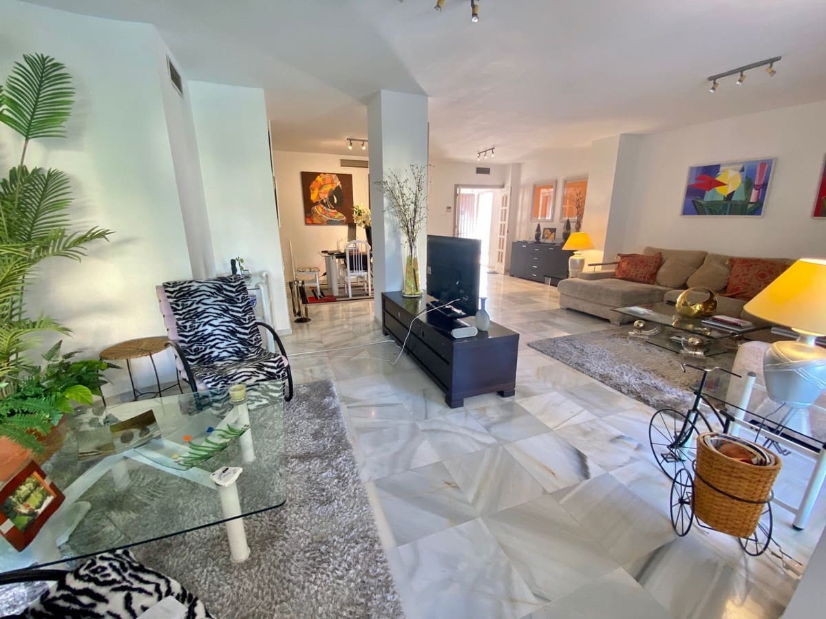 5 Zimmer Apartment zu verkaufen in Marbella - 740.000 € (Ref: 9364007)