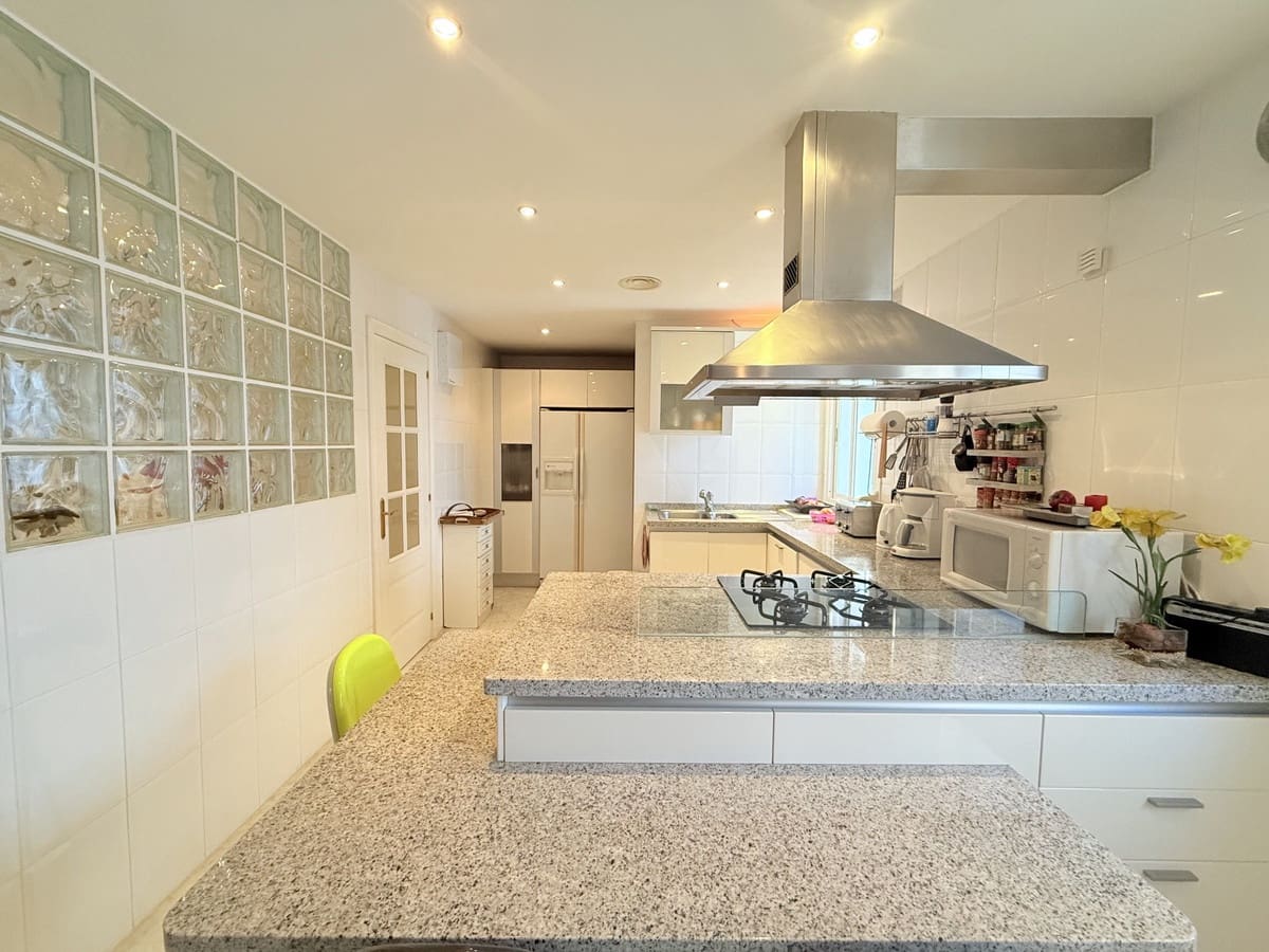 Ático de 4 habitaciones en Golden Mile en venta - 1.500.000 € (Ref: 9364010)