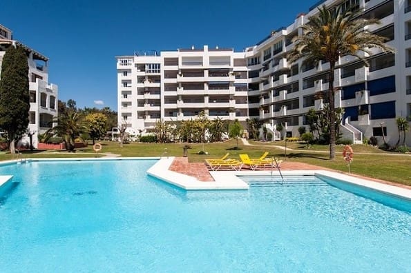 4 quarto Penthouse para venda em Puerto Banus - 1 100 000 € (Ref: 9364017)