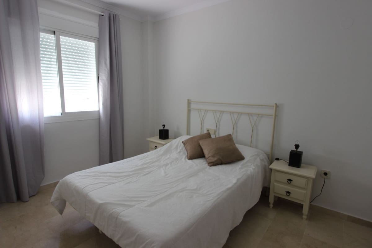 4 quarto Penthouse para venda em Puerto Banus - 1 100 000 € (Ref: 9364017)