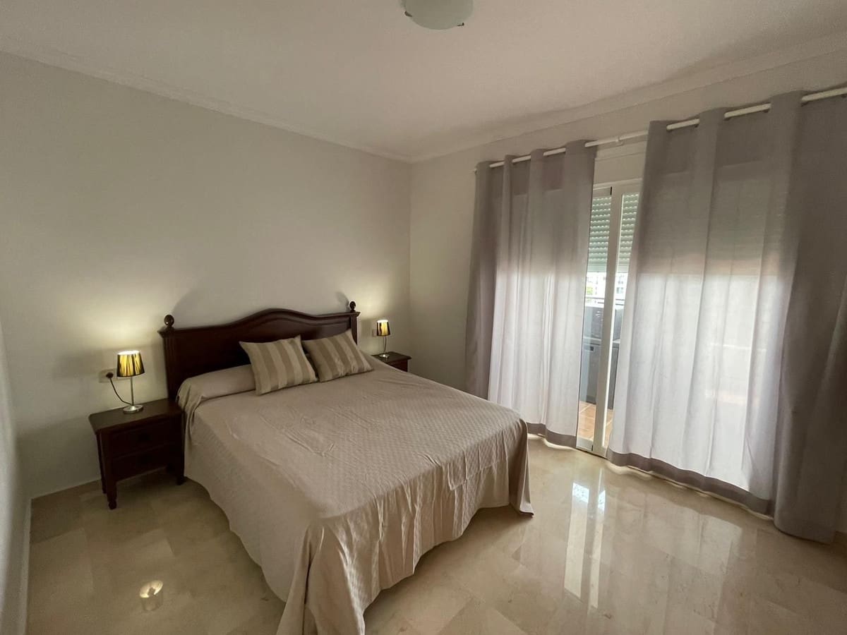 4 quarto Penthouse para venda em Puerto Banus - 1 100 000 € (Ref: 9364017)
