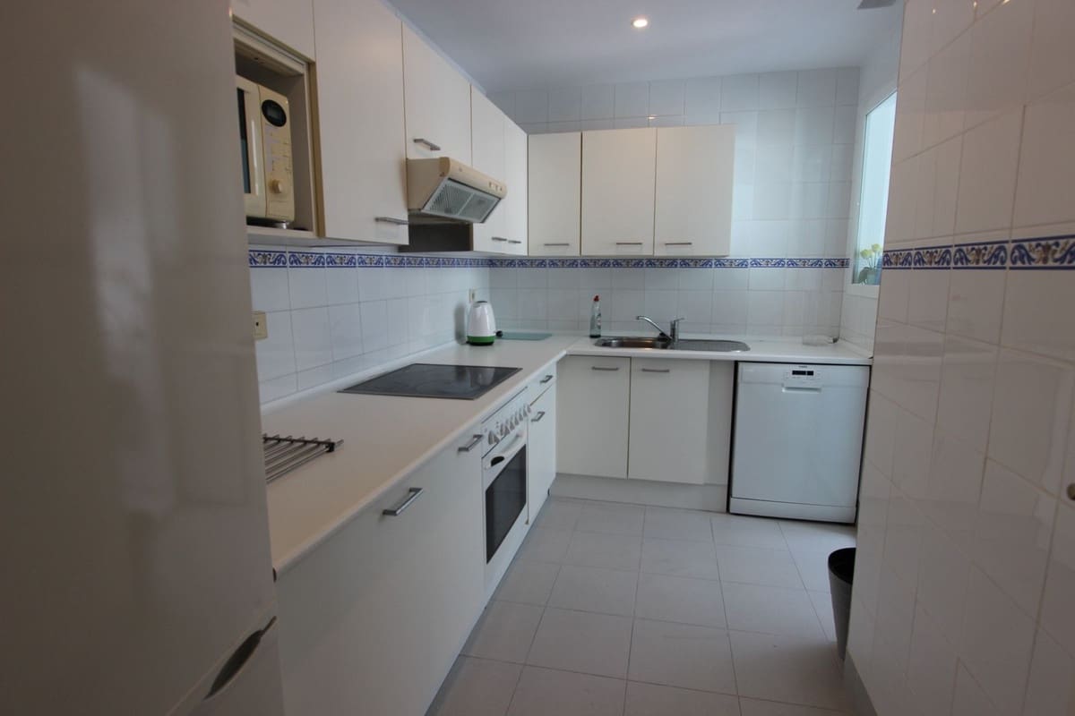 4 quarto Penthouse para venda em Puerto Banus - 1 100 000 € (Ref: 9364017)