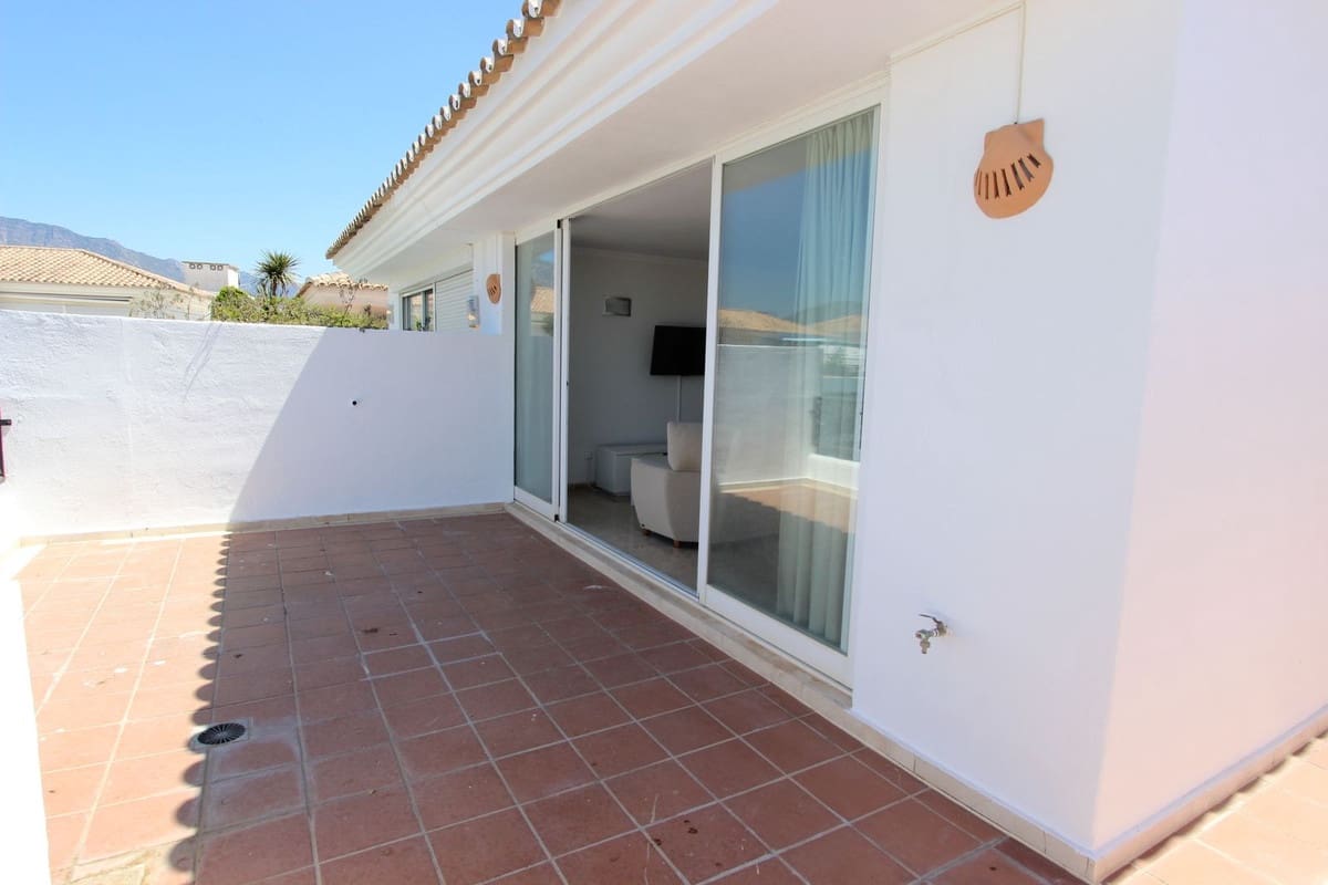 4 quarto Penthouse para venda em Puerto Banus - 1 100 000 € (Ref: 9364017)