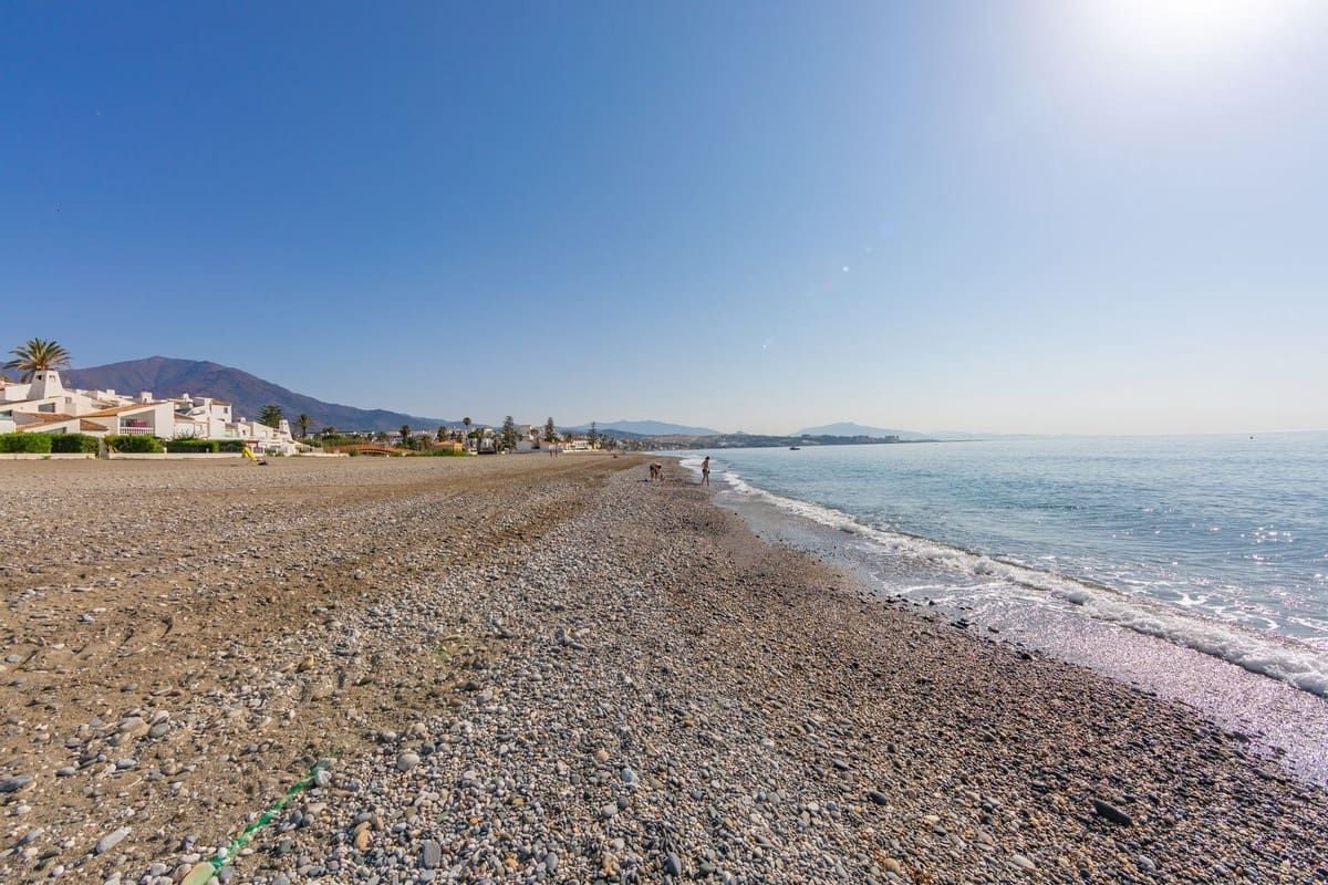 2 bedroom Semi-detached Villa for sale in Bahia Dorada - € 610,000 (Ref: 9364020)