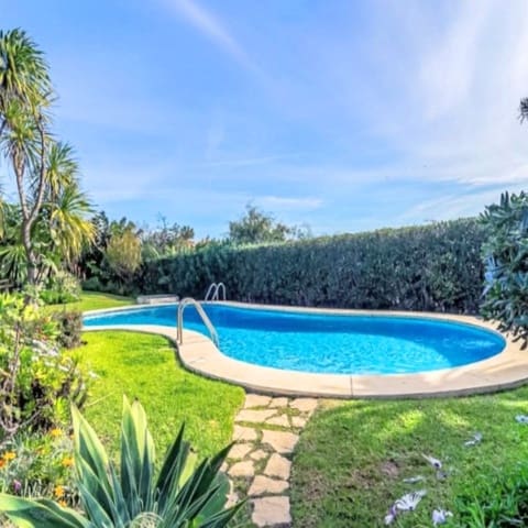 Apartamento de 2 habitaciones en Buenas Noches, Estepona en venta - 259.000 € (Ref: 9364023)