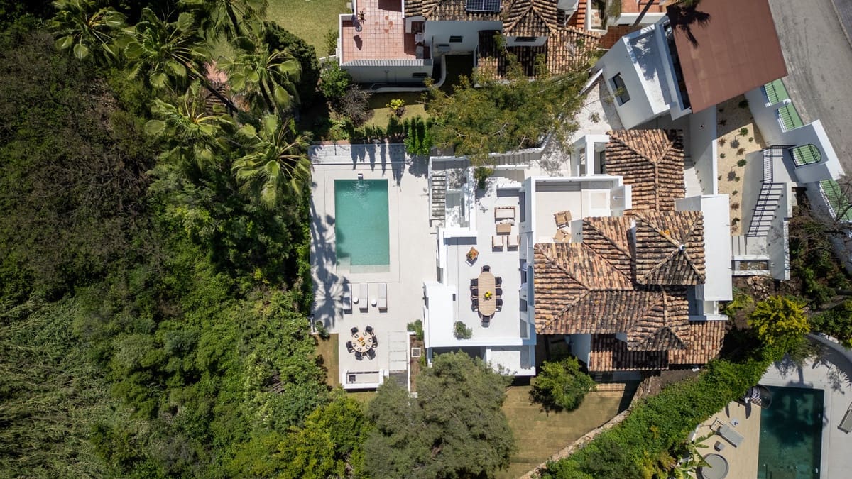 Chalet de 5 habitaciones en Nueva Andalucia en venta - 2.495.000 € (Ref: 9364033)