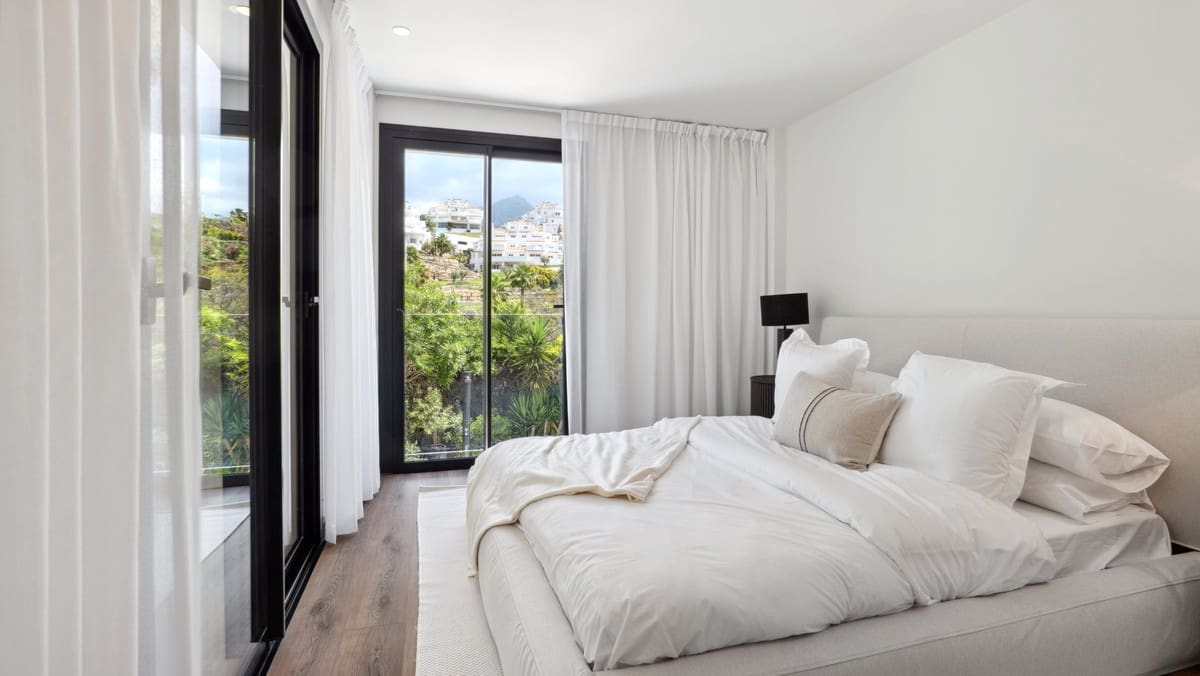 Chalet de 5 habitaciones en Nueva Andalucia en venta - 2.495.000 € (Ref: 9364033)